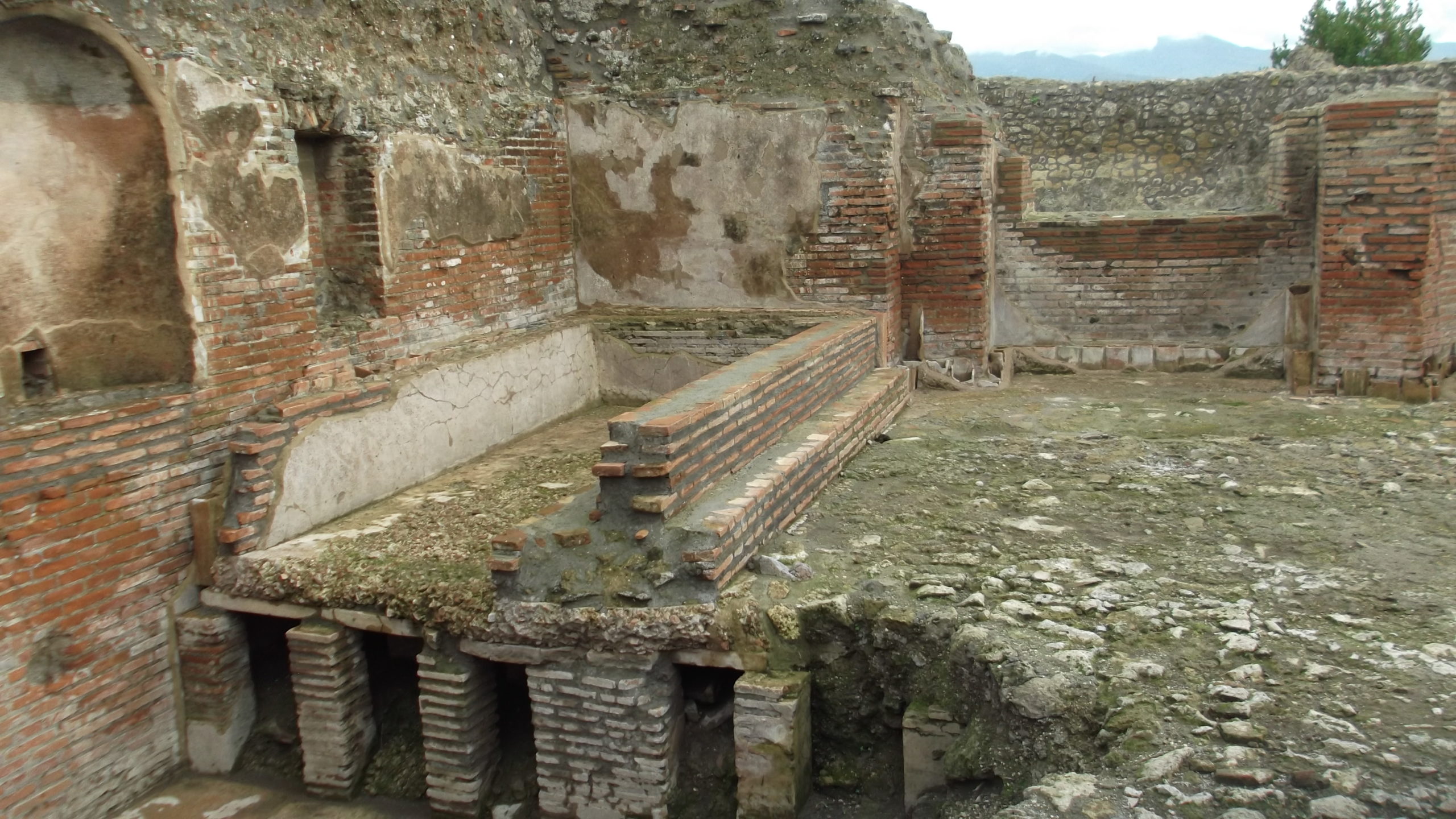Pompei, restaurato il grande complesso delle Terme Centrali: ora è